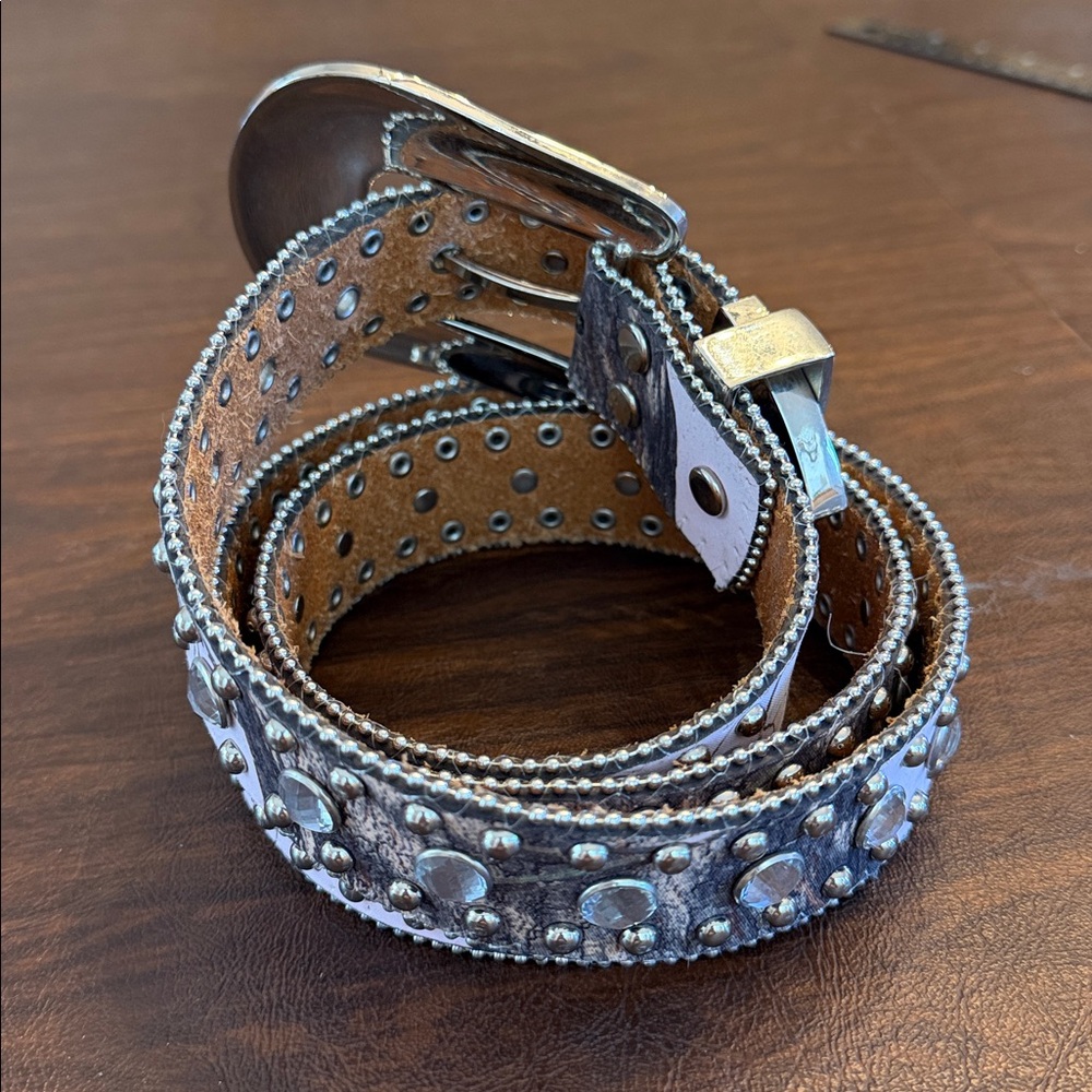 Blazin Roxx Mossy Oak Pink Camo Rhinestone Studded Leather Belt - Picture 2 of 6